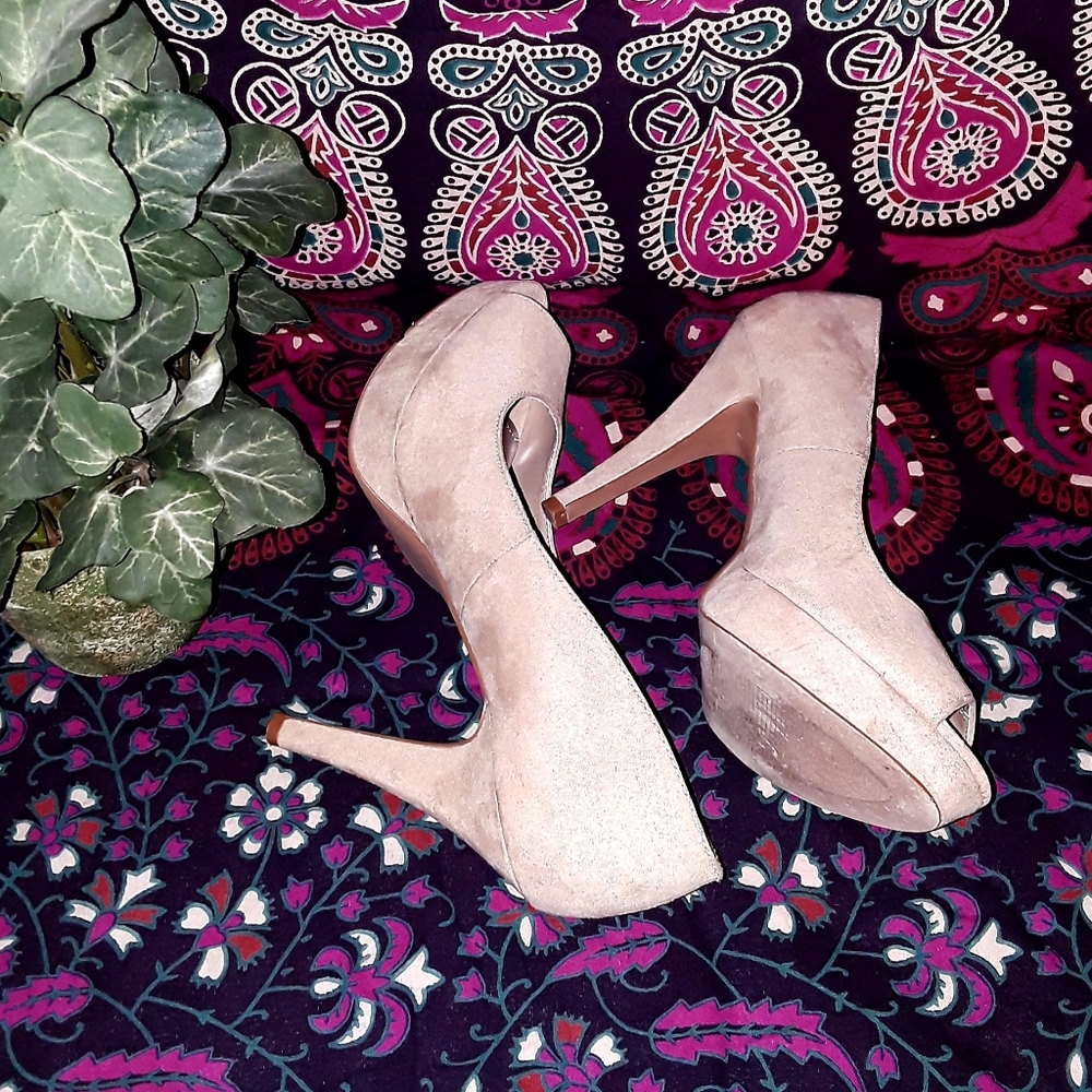 Maurice's Beige Pumps